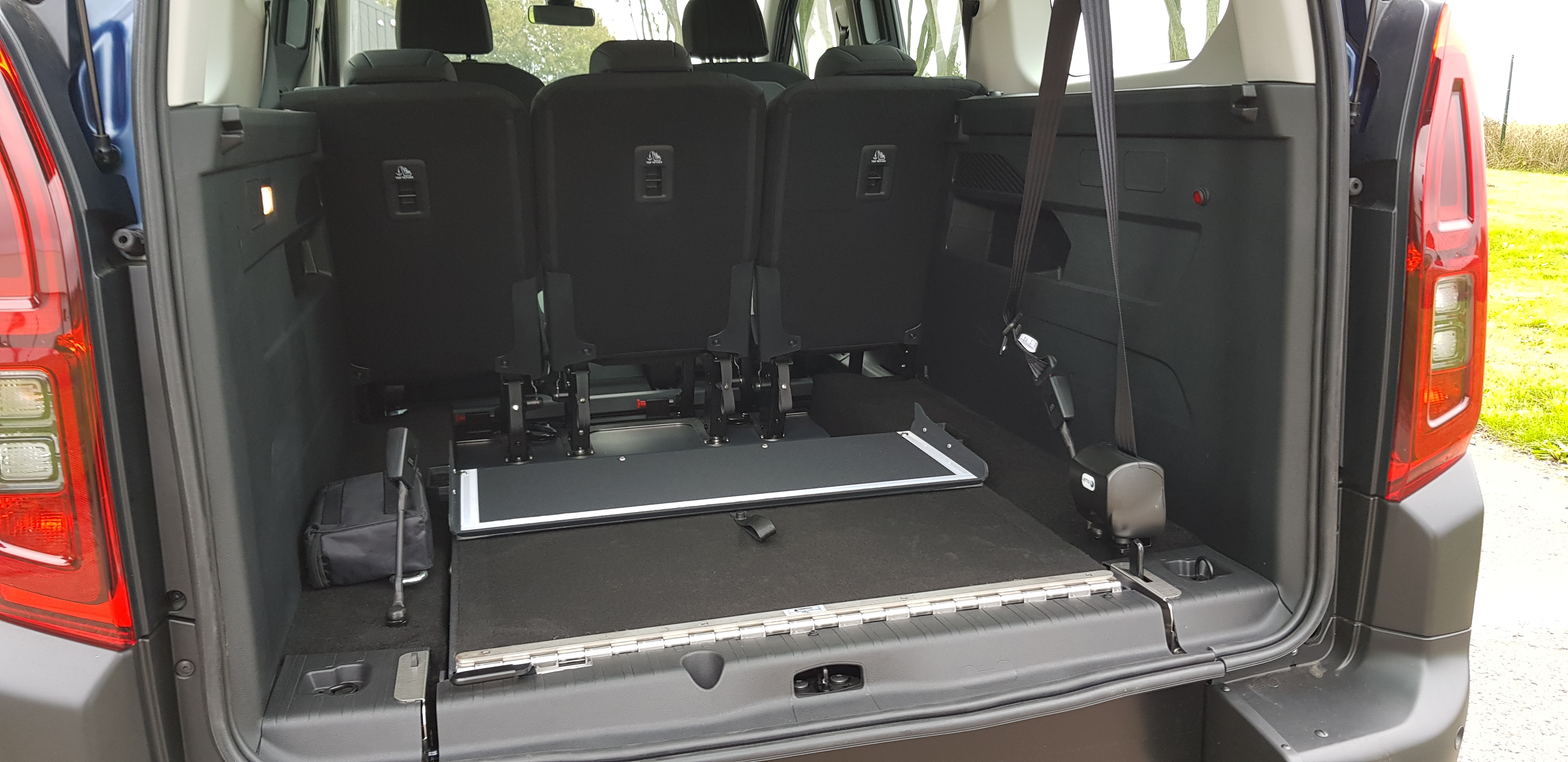 Citroën Berlingo XL - 5 ou 4🚹+1♿ ou 7🚹 - Lenoir Handi Concept