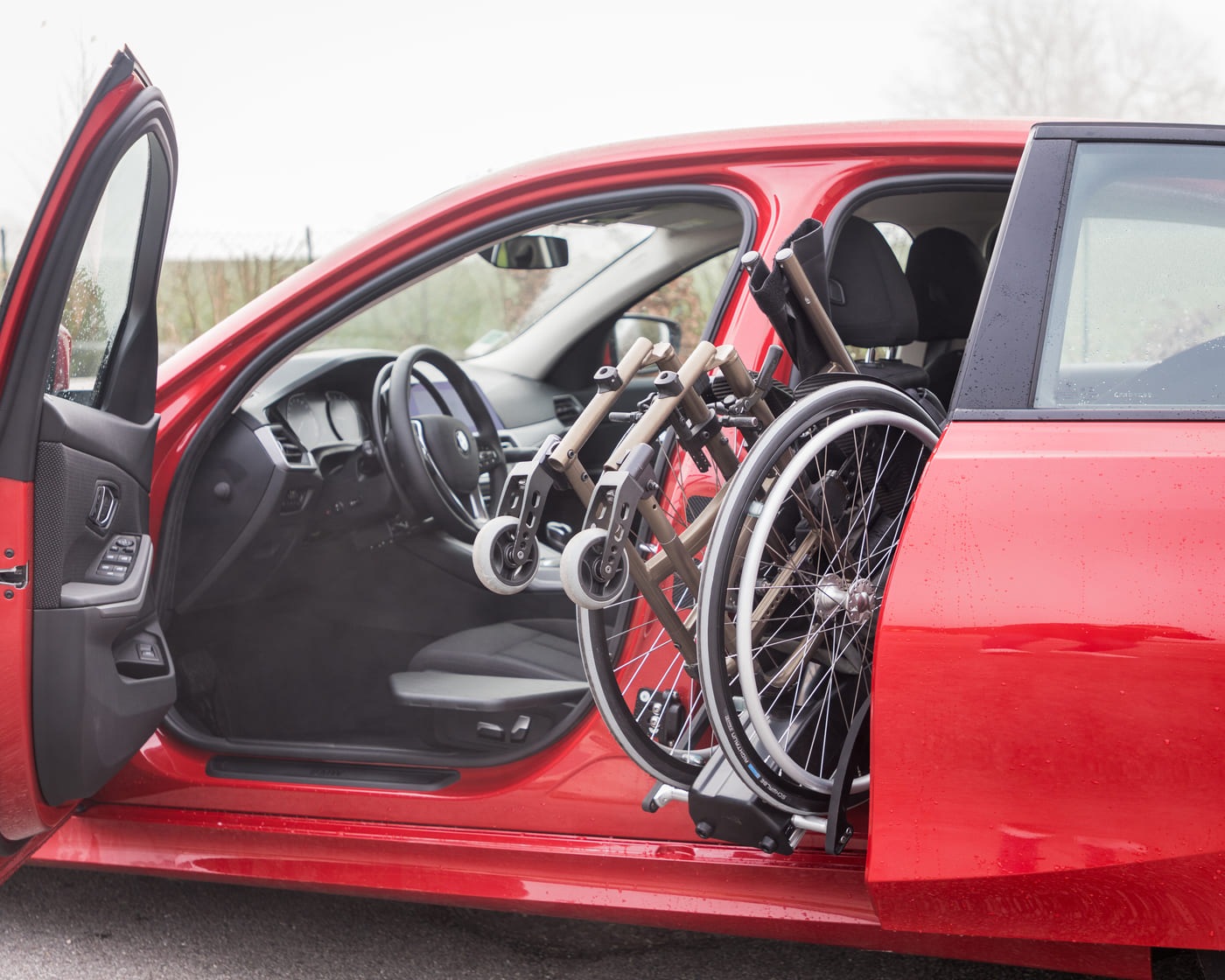 Aménagement de véhicule avec bras robot chargeur ou treuil robot chargeur  Saint-Etienne - Handi Drive