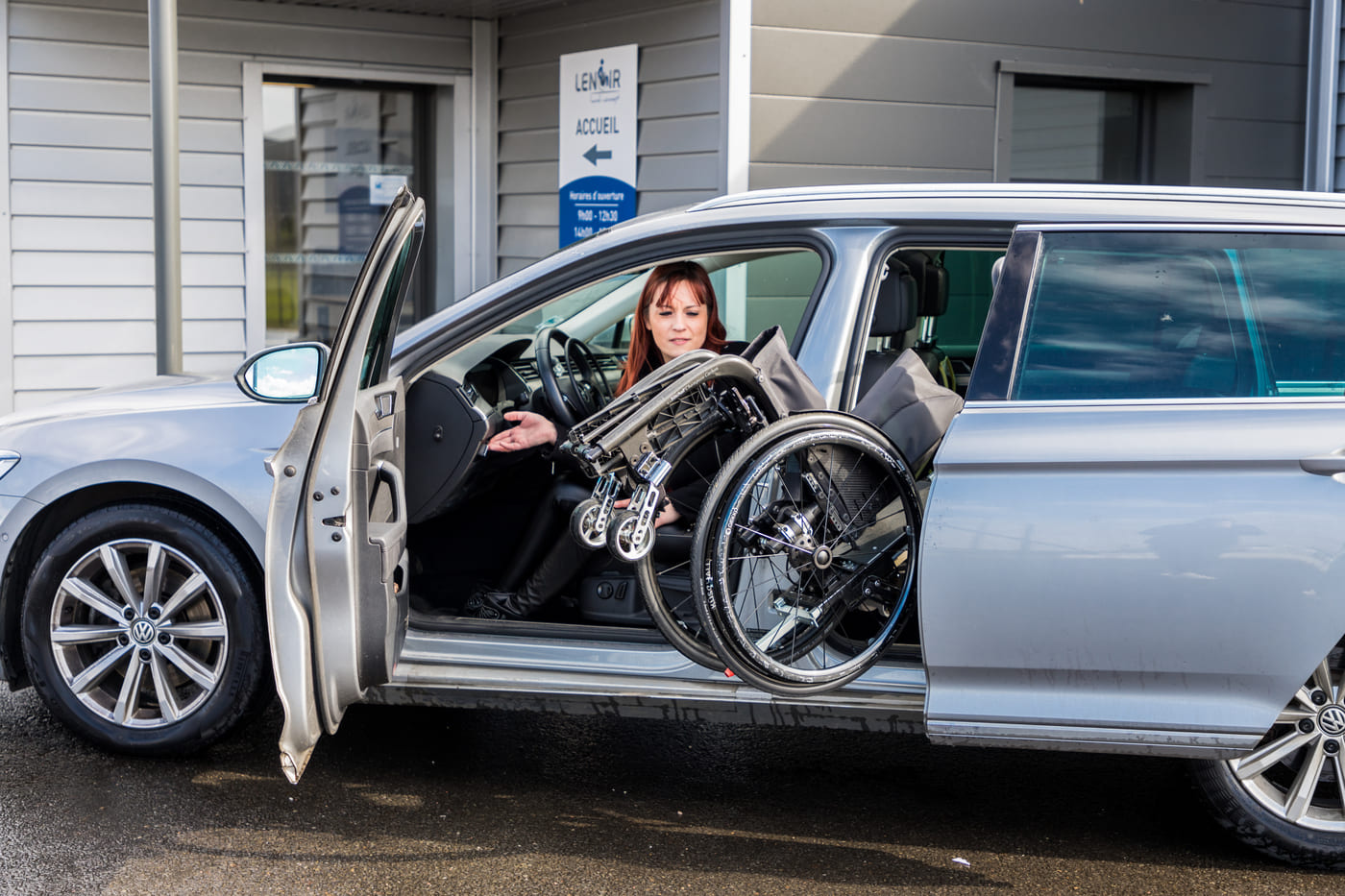 Aménagement de véhicule avec bras robot chargeur ou treuil robot chargeur  Saint-Etienne - Handi Drive